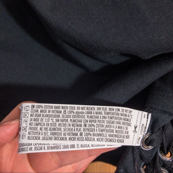 Forever 21 Black Short Sleeve Top With Lacing up the sides Size Small - Picture 6 of 8